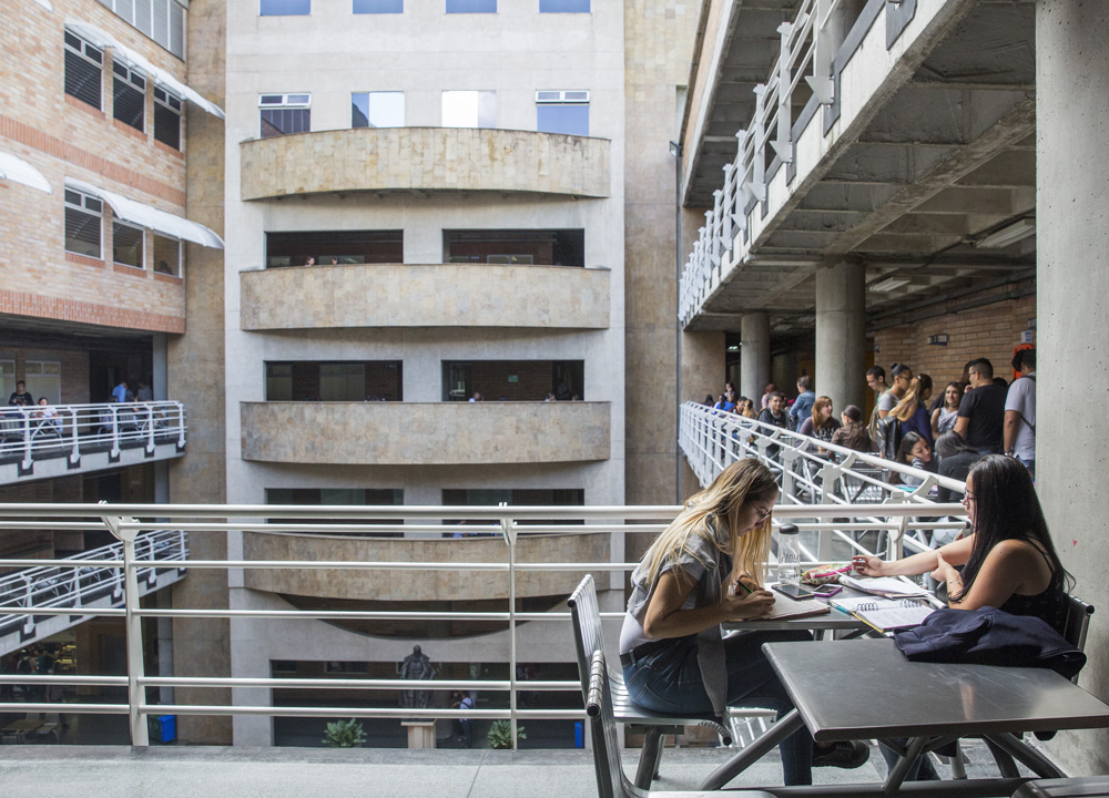 Muri Una Estudiante En Instalaciones De La Universidad Luis Amig