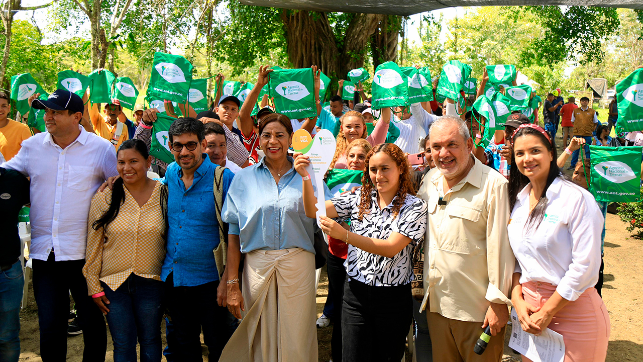 Familias Campesinas Reciben Tierras Para Producir Naci N Paisa