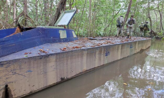 Destruido semisumergible con capacidad para transportar hasta 4 toneladas de narcóticos en Tumaco