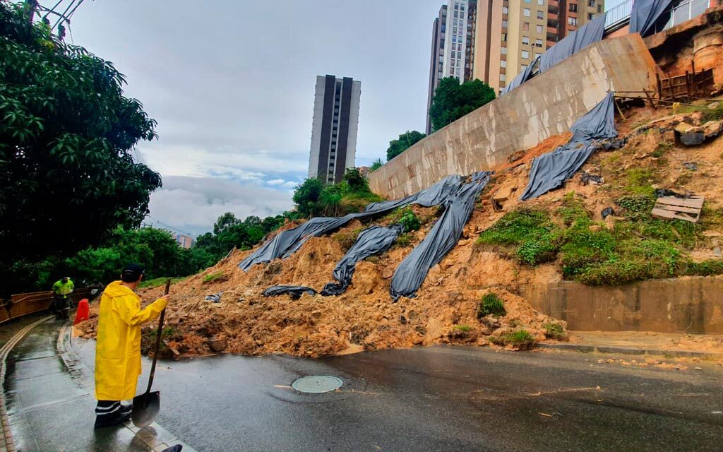 Con soluciones de transporte y acompañamiento a la población, Alcaldía de Medellín reforzó la atención tras emergencia en Rodeo Alto