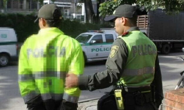 Judicializan a policías por retención ilegal y hurto en Medellín