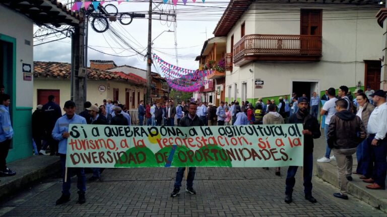 Quebradona rechaza bloqueos ilegales en Támesis