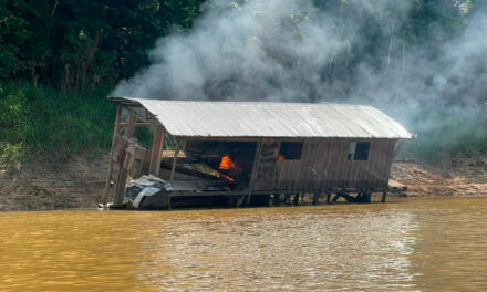 Destruyen maquinaria que explotaba oro ilícitamente en Amazonas