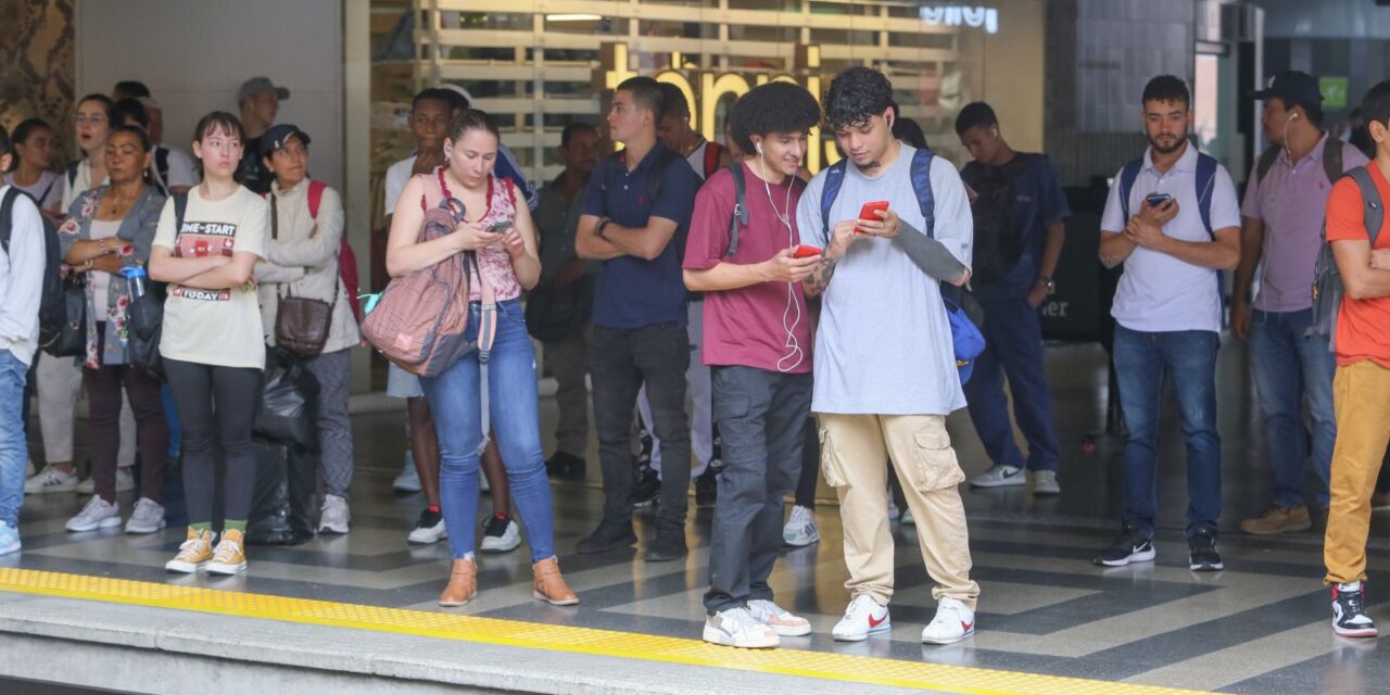 Línea A y B del Metro de Medellín cuenta con servicio de wifi gratis