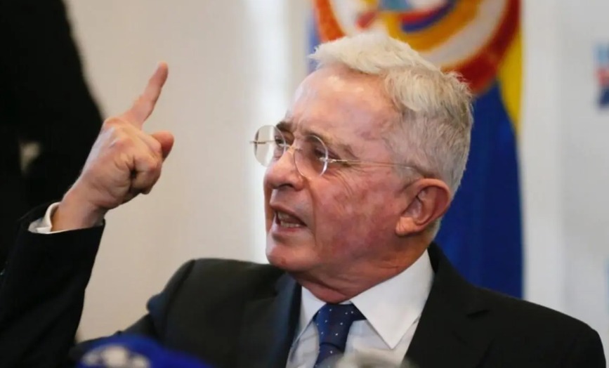 Uribe arremete nuevamente contra la reforma laboral de Petro