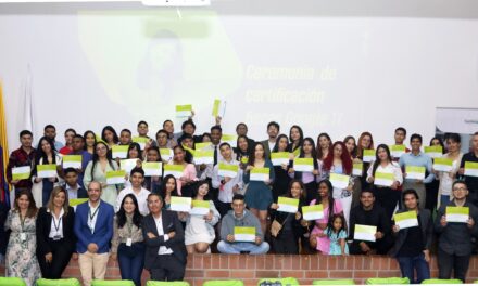 125 jóvenes en Medellín se certificaron en programas TI de Google