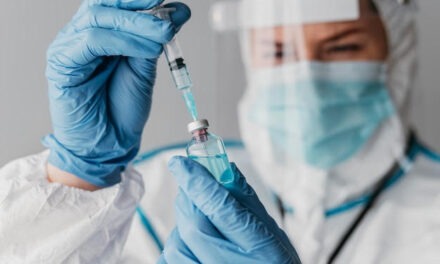 Vacuna actualizada contra el COVID-19 ya está disponible