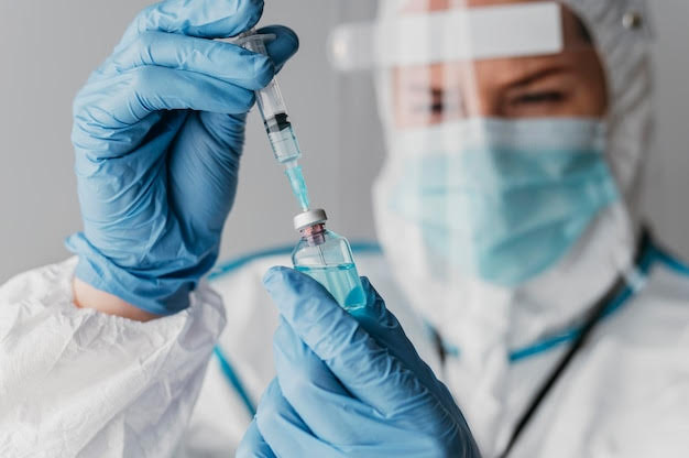 Vacuna actualizada contra el COVID-19 ya está disponible