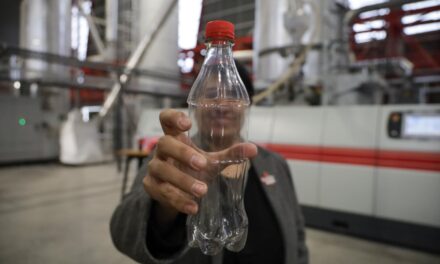 Chile cuenta con la primera planta sostenible de reciclaje de botellas de plástico