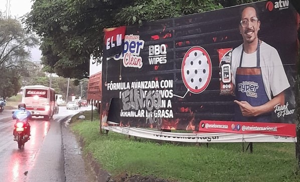 ¿Falso positivo? Siguen apareciendo banderas del ELN en Medellín