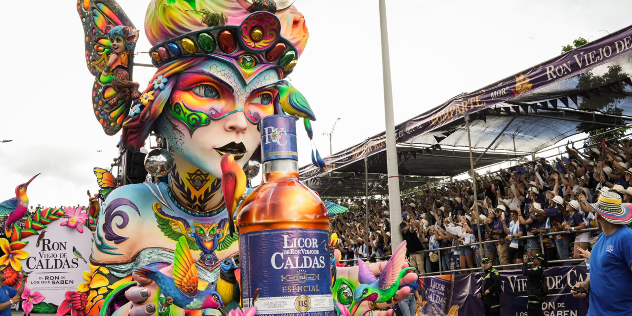 Con imponente carroza, Ron Viejo de Caldas cerró Feria de Flores