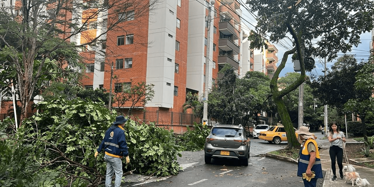 Fuertes lluvias y vientos causan estragos en Envigado, Antioquia