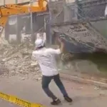 Una pared casi cae sobre Dumek Turbay, alcalde de Cartagena