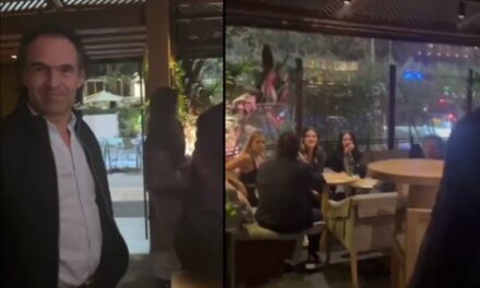 Ciudadano confronta a Fico Gutiérrez en restaurante de Bogotá