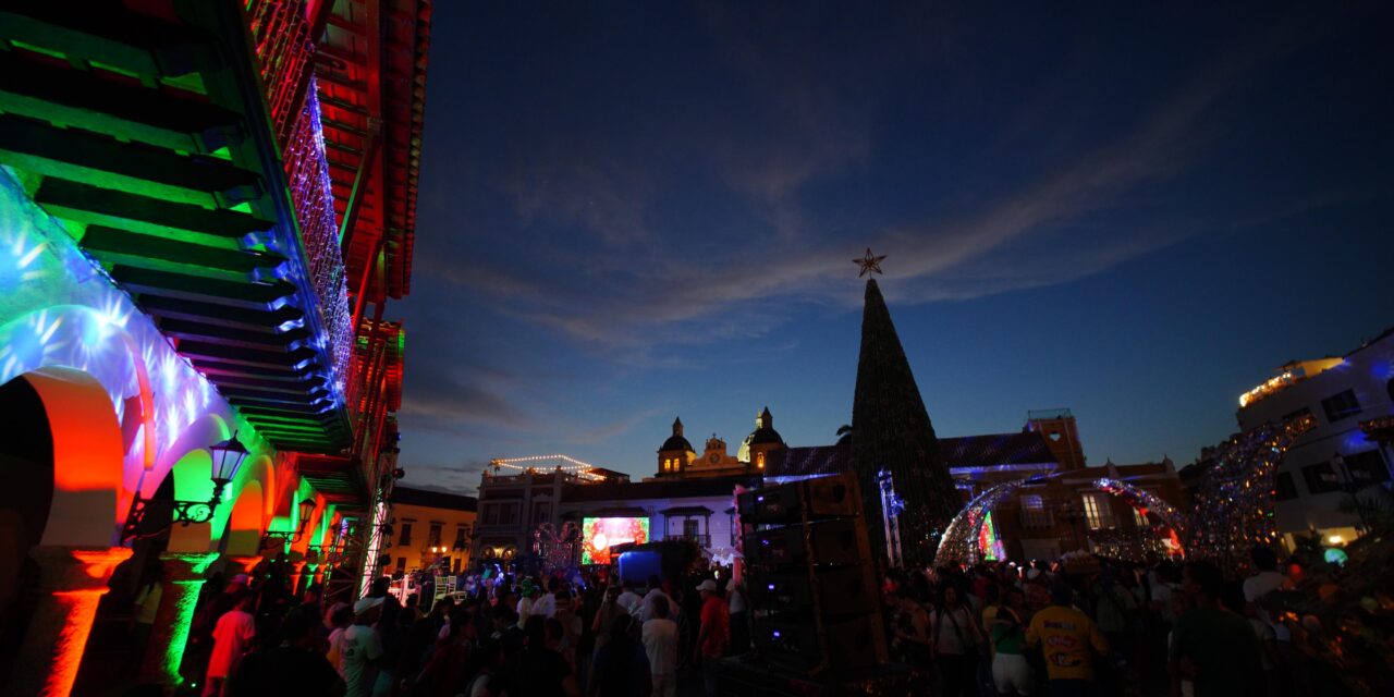 Cartagena da la bienvenida a la Navidad con un deslumbrante alumbrado en 50 puntos de la ciudad