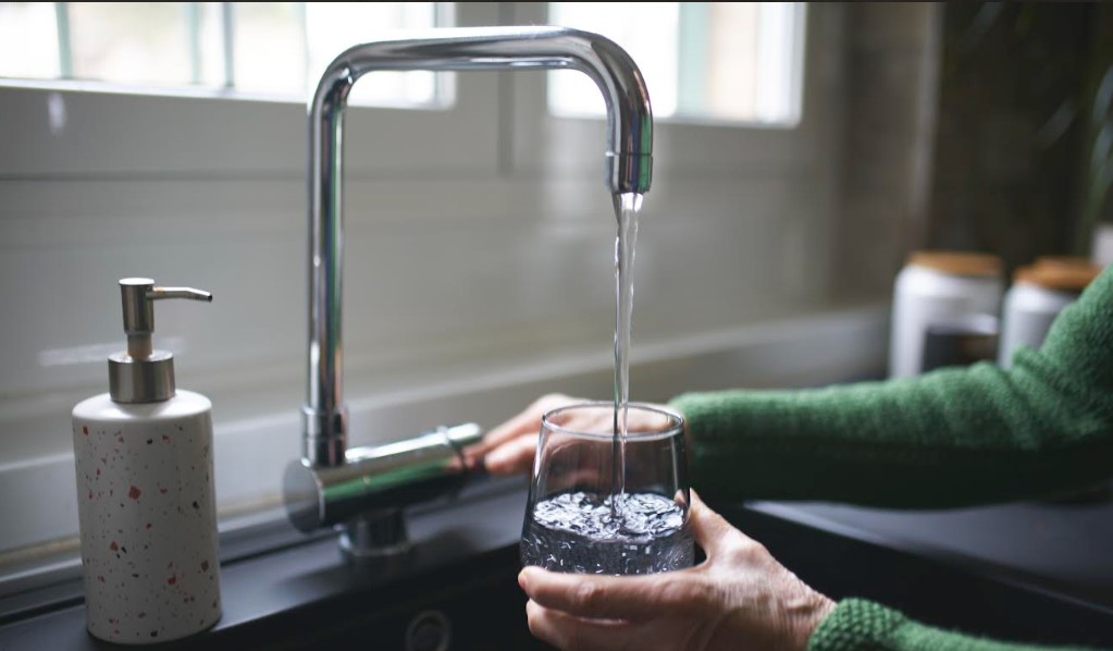 Agua potable para todos: urgencias y oportunidades para garantizar el acceso universal