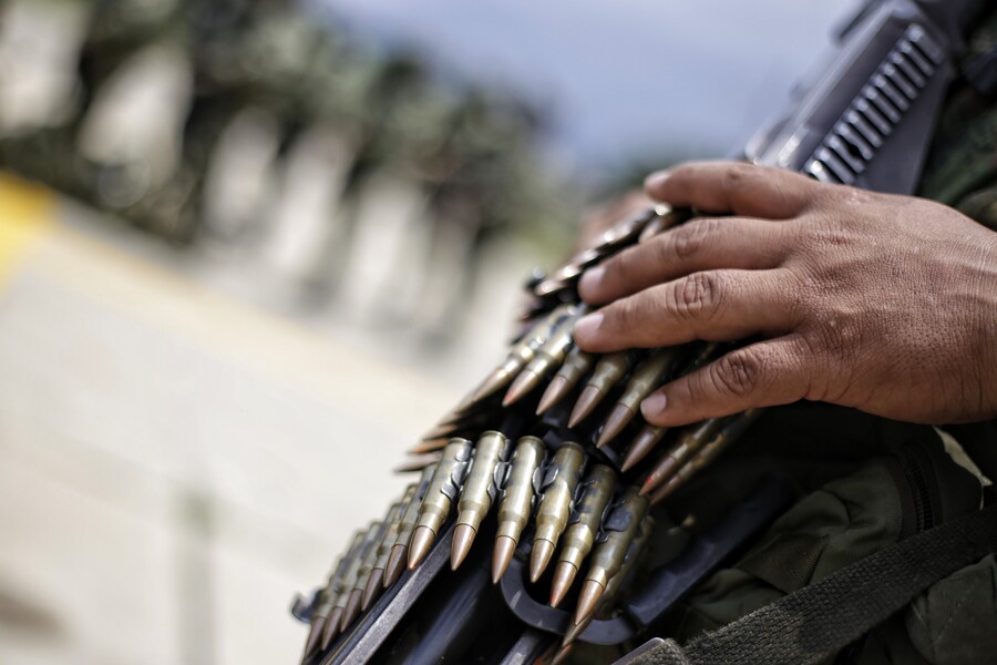 Combates contra disidencias en Huila dejan un soldado muerto