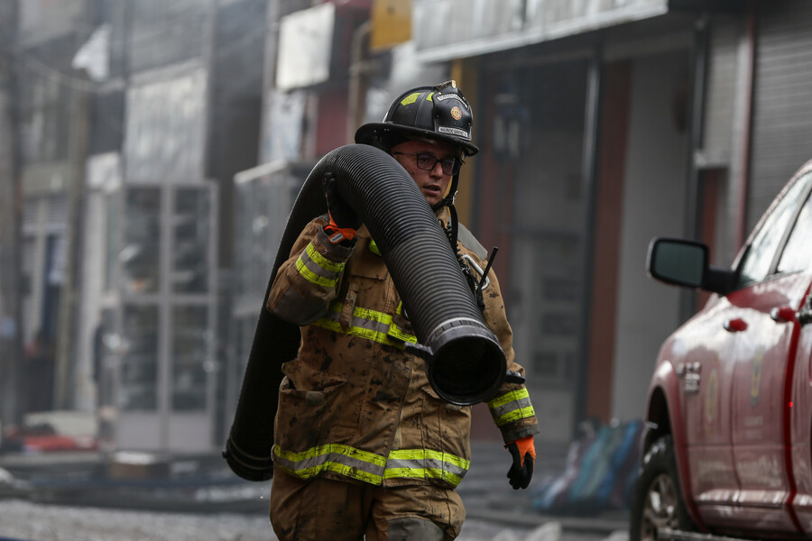 Incendio en Soacha destruye ocho locales comerciales: comerciantes lo han perdido todo