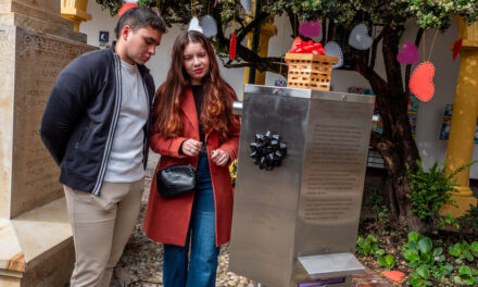 En Bogotá instalan máquinas dispensadoras de libros gratis