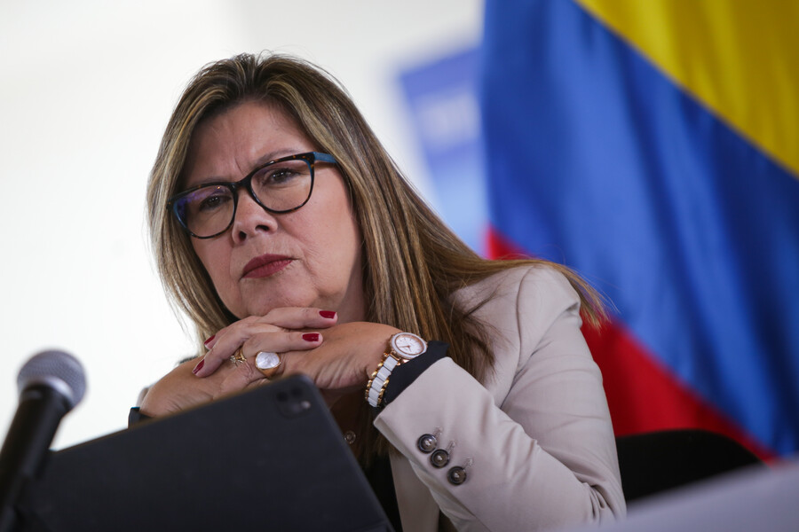 Fiscal General Luz Adriana Camargo rinde cuentas: avances en justicia y controversias políticas